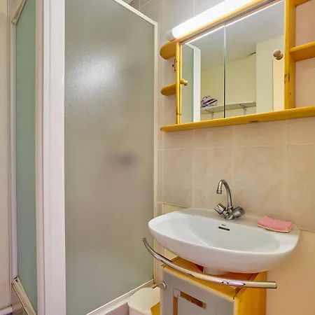 Moderne Avec Balcon Et Animaux Admis - Fr-1-841-50 Apartamento