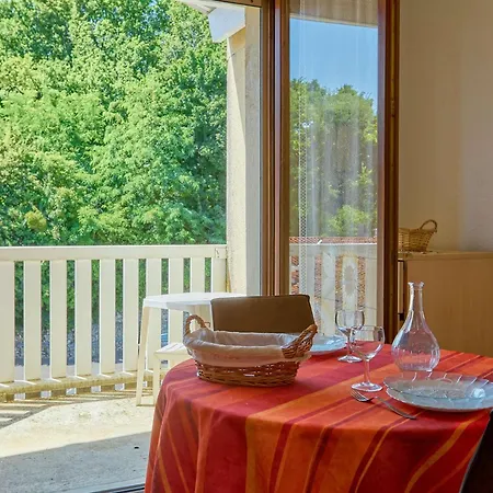 Moderne Avec Balcon Et Animaux Admis - Fr-1-841-50 Daire *